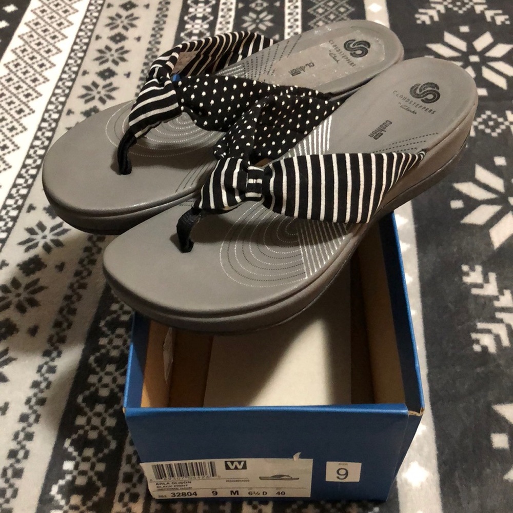 Cloudsteppers by Clarks thong sandals black 9